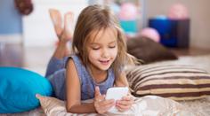 Je vaše dítě závislé na mobilu? Zkuste 10 tipů, jak ho to odnaučit