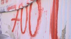 Graffiti v Hradci Králové někdo zničil. Umělci přitom malovali na legální ploše