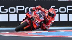 První sprint u Balatonu ovládl Marc Márquez. Slaví i tým Valentina Rossiho