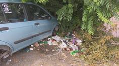 Odpadky a injekce. Kolín trápí stav parkoviště, radnice chystá změnu