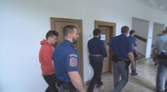 Dva mladíci měli ubodat muže, aby získali marihuanu. Soud je poslal do vězení