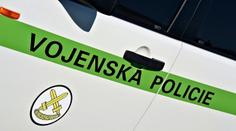 Po zásahu vojenské policie kvůli smrti vojáka jsou stíháni čtyři lidé