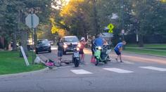 Drsná bitka. Mezi cyklisty a řidiči skútrů létaly pěsti i kopance! VIDEO