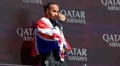 Nemůžu přestat brečet, přiznal dojatý Hamilton po tříletém čekání na výhru