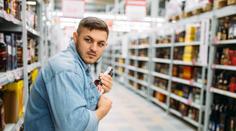 Supermarket zavedl nové pravidlo proti zlodějům. Lidé zuří, zaměstnanci nechápou