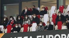 Prymula mluví o lockdownu, sám šel na fotbal. Babiš ho obratem odepsal