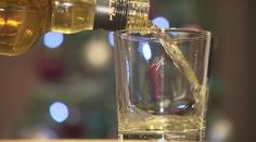 Vláda zvažuje omezení prodeje alkoholu. Cílit chce na reklamu i prevenci