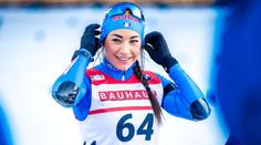 Biatlonová kráska v parodii na Sám doma. Hraje Kevinovu matku