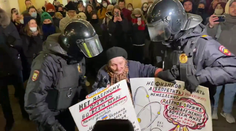VIDEO: Policie zatkla přeživší obléhání Leningradu. Protestovala proti válce