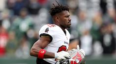 Šílenství v NFL! Hvězdný hráč se svlékl a utekl do šatny během zápasu