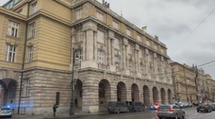 Střelbu na fakultě bude vyšetřovat i FBI. Pomůže českým kriminalistům