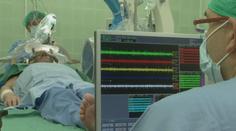 Při operaci propíchl ženě střevo. To se stává, bránil se doktor