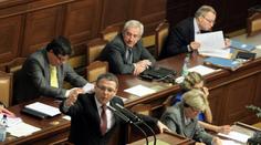 Poslanci přehlasovali veto k penzijní reformě. Druhý důchodový pilíř se spustí v lednu