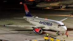 Dramatický let společnosti Air Serbia. Letadlo nouzově přistálo s dírou v trupu