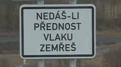 Na železničních přejezdech neumírají jen řidiči. Kde hrozí největší riziko?