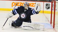 Pavelec měl štěstí. Čtyřikrát za ním zvonila tyčka!