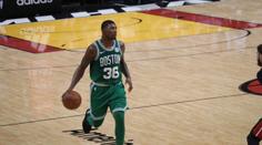 Boston vyhrál pojedenácté v řadě, porazil Charlotte. Irving se zranil!