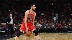 Saty dal 8 bodů, Chicago padlo. Harden zářil a Curry si zlomil ruku