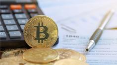 Stát se zbavuje majetku. Nabízí dvojdomek za 1,25 milionu i bitcoiny