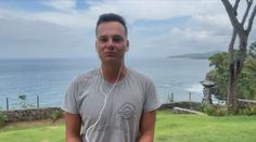 Cestovatel Filip dorazil na Bali. Čas tam věnuje hlavně dětem