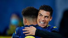 Skvělý Ronaldo opět spasil United, Lewandowski předvedl krásné nůžky