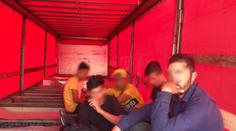 Další migranti v Česku: V kamionu našli pět Afghánců bez dokladů