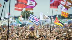 Nevyléčitelně nemocný Brit by chtěl naposledy na festival, přátelé založili sbírku na pronájem vrtulníku