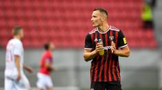 Bývalý sparťan úžasnými nůžkami vystřelil postup. Škrtel skákal v lóži