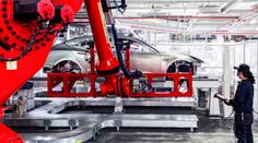 Tesla se dál propadá. Poslala domů dělníky, kteří pracují na Cybetrucku i Modelu Y