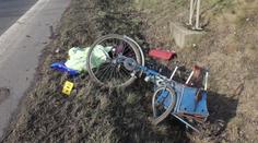 Čtyři nehody cyklistů za půlden. Pro jednoho musel vrtulník