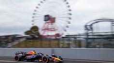 1. trénink v Japonsku ovládl Verstappen, do druhého nenastoupil. Sargeant boural