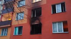 V bytě na Sokolovsku uhořel člověk. Strážníci se nadýchali kouře