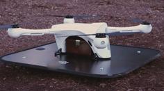 Řidiče v okolí vojenského prostoru ohrožuje dron. Případ prověřuje policie
