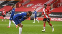 Chelsea překvapivě ztratila body. Liverpool padl v derby s Evertonem