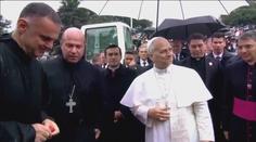 Papež Lev XIV. vyrazil na první zahraniční cestu do Libanonu