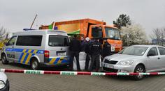 Popeláři si nevšimli muže v popelnici. Kuka vůz ho rozdrtil