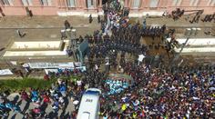 Loučení s Maradonou se zvrhlo! Policie střílela a nasadila slzný plyn!