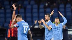 Divočina v Itálii. Duel Lazia s Udine? Osm gólů a tři červené