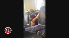 Sex před očima cestujících: Dívky si to orálně rozdávají ve vlaku! VIDEO