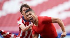 Jsi starý, nechceme tě, slyšel Suaréz v Barceloně. U rivala teď bojuje o titul
