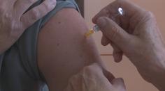 Češi před dovolenou více myslí na zdraví. Zájem o cestovní očkování prudce roste