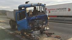 Vážná nehoda blokovala dálnici D7, zraněné vyprošťovali hasiči