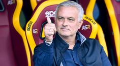 Mourinho při tiskovce sháněl číslo na tenistu Štěpánka, pak chválil Slavii