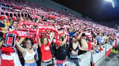 Trable fandů Slavie na Lize mistrů: Havárie busu, pokuta za koupel i zabavená piva!