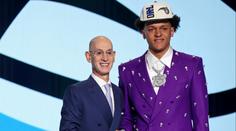 NBA zná jedničku letošního draftu, ta překvapila netradičním oblekem