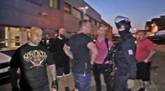 Insolvenční řízení narušili výtržníci s meči. Policie musela střílet!