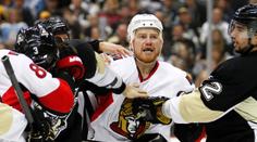 Hokejová Ottawa vyřadí číslo 25. Nosil jej proslulý bitkař