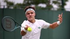 Menšík po bezzubém výkonu končí na Wimbledonu. Padla i Krejčíková