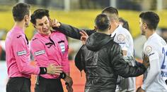 Divoké scény. V Turecku napadli rozhodčího, liga se přerušuje