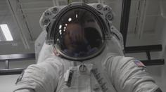 USA testují nové skafandry. Mají astronautům umožnit delší pobyt na Měsíci